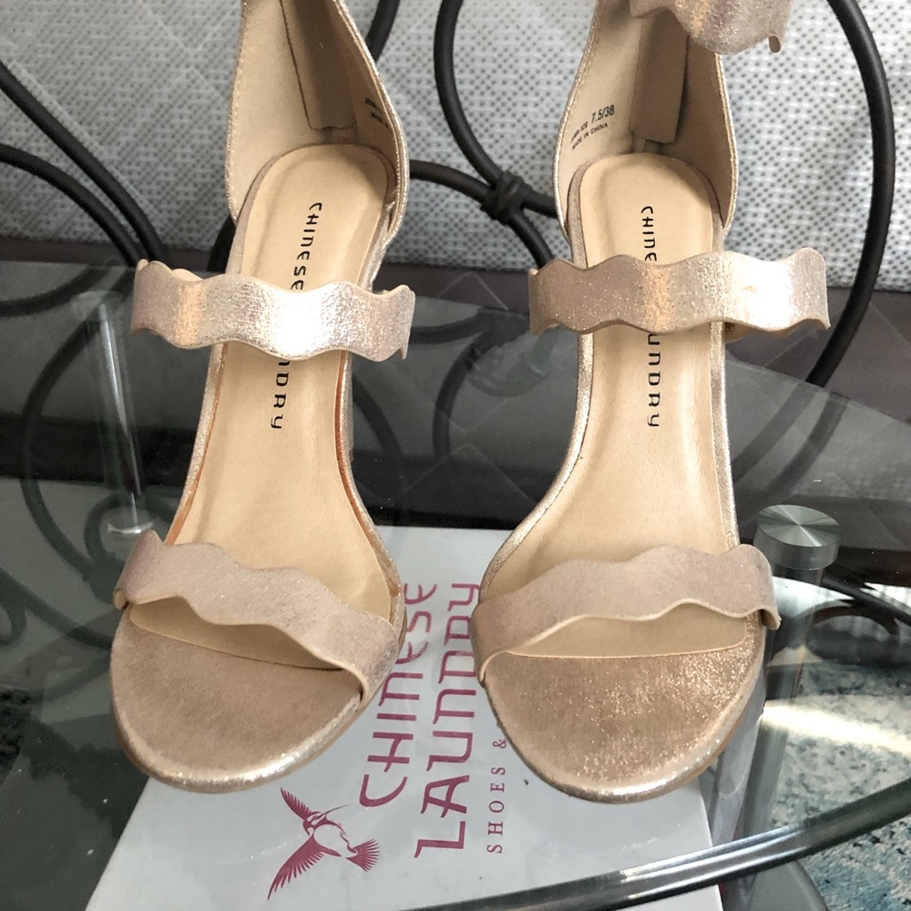 ✨Chinese Laundry Metallic Gold Heels✨